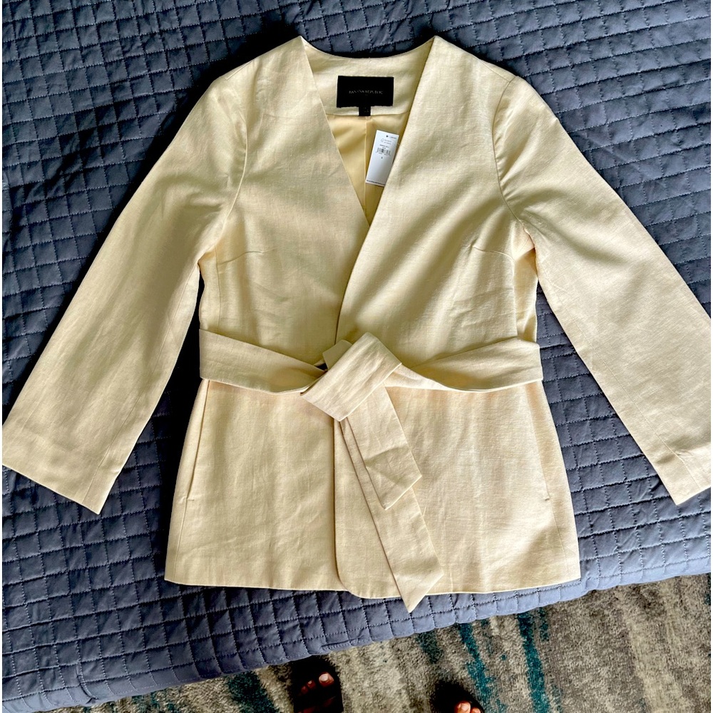 NWT Banana Republic Linen/Cotton Blend Cream Wrap Jacket